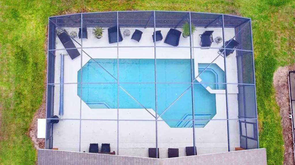 Great Privacy By Pool- Pool Home With Game Room Home Davenport United States