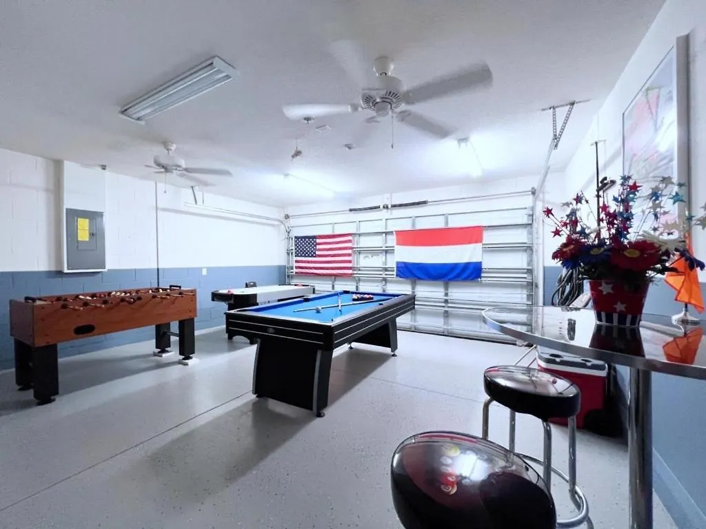 Great Privacy By Pool- Pool Home With Game Room Home Davenport Holiday home