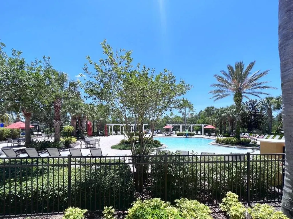 Great Privacy By Pool- Pool Home With Game Room Home Davenport Holiday home
